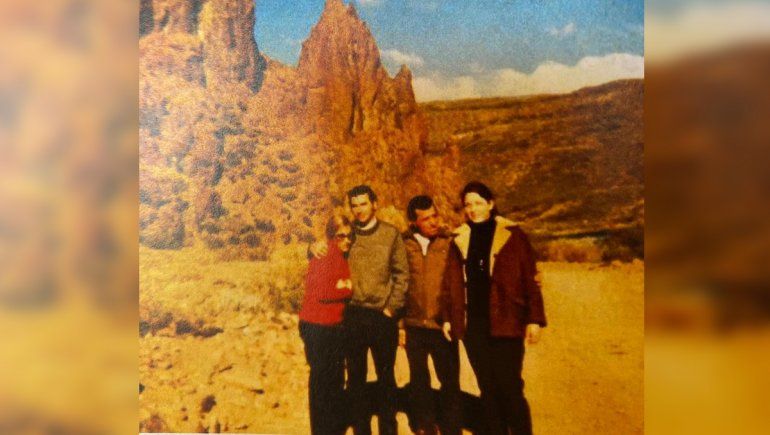 Los Vaca Narvaja junto a Gorgni y otra pobladora.