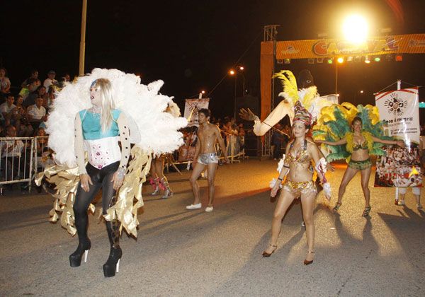 Centenario arrancó con mucho ritmo y color su Carnaval 2013