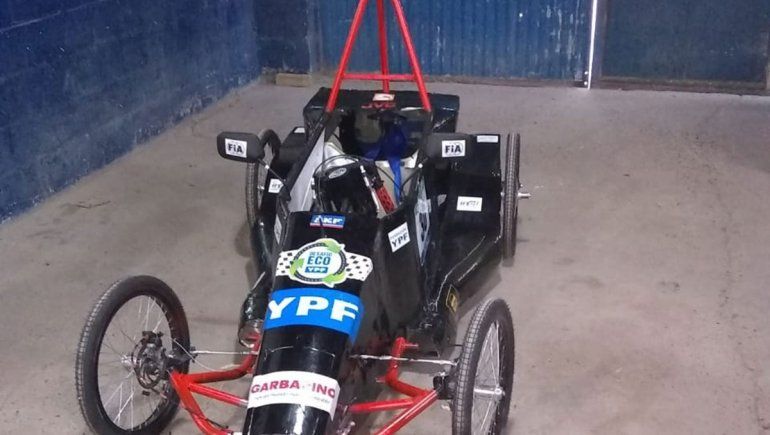 Fabricaron un auto y lo prueban  en Buenos Aires