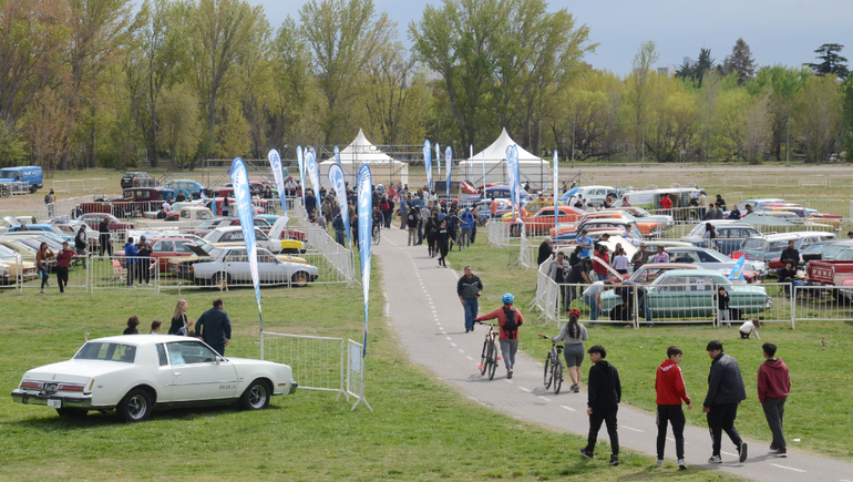 NEUQUÉN: La expo de autos antiguos recibió a mas de 25 mil personas