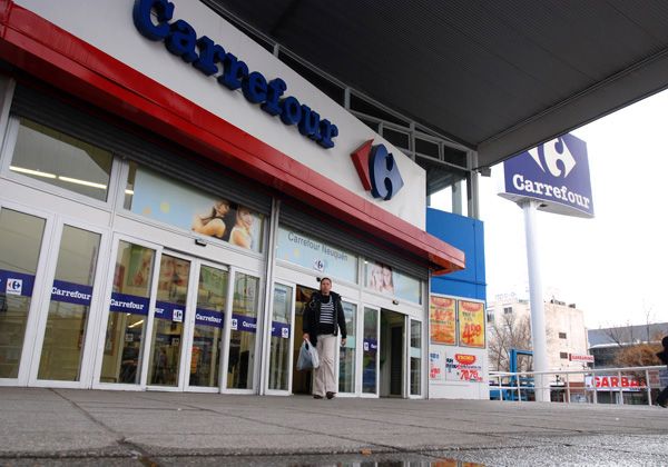 La secuencia del robo quedó grabada en una cámara de seguridad del estacionamiento. La secuencia del robo quedó grabada en una cámara de seguridad del estacionamiento.