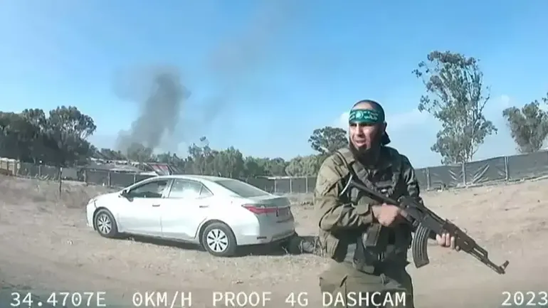 Un terrorista de Hamás el día de la masacre en el festival de música en el sur de Israel. Un terrorista de Hamás el día de la masacre en el festival de música en el sur de Israel.