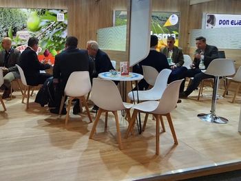 La empresa apuesta a fortalecer su red de contactos global y posicionar la fruta argentina como sinónimo de excelencia. La empresa apuesta a fortalecer su red de contactos global y posicionar la fruta argentina como sinónimo de excelencia.