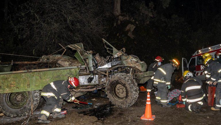 Dos soldados graves tras volcar con un Unimog en la Ruta 48
