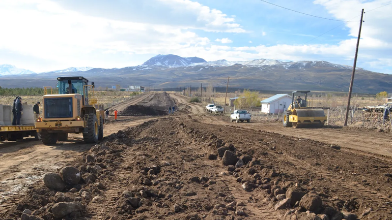 Rolando Figueroa advirtió que la obra pública está paralizada en la provincia.