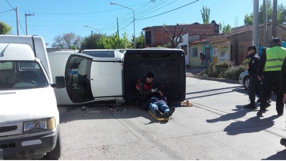 Quiso pasar en el semáforo