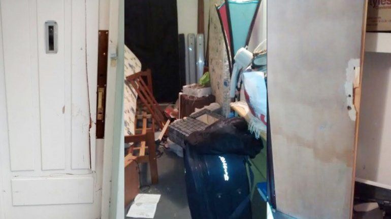 En la casa de Jujuy al 200 quedó todo destruido tras el allanamiento.