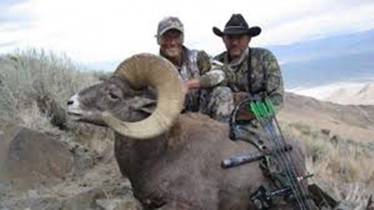 Walter James Palmer posando al carnero salvaje&nbsp;