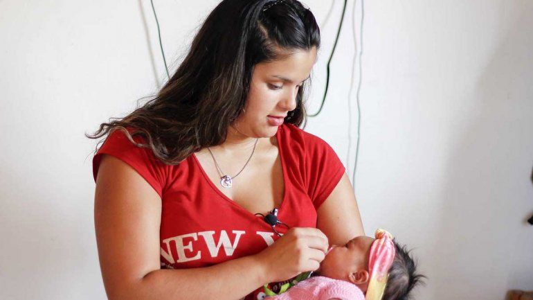 Una adolescente parió a su beba en el baño del hospital de Cipo