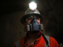 Foto de archivo de un trabajador minero en la mina de Chuquicamata en Calama, ChileFebr 6, 2024. REUTERS/Pablo Sanhueza Foto de archivo de un trabajador minero en la mina de Chuquicamata en Calama, ChileFebr 6, 2024. REUTERS/Pablo Sanhueza