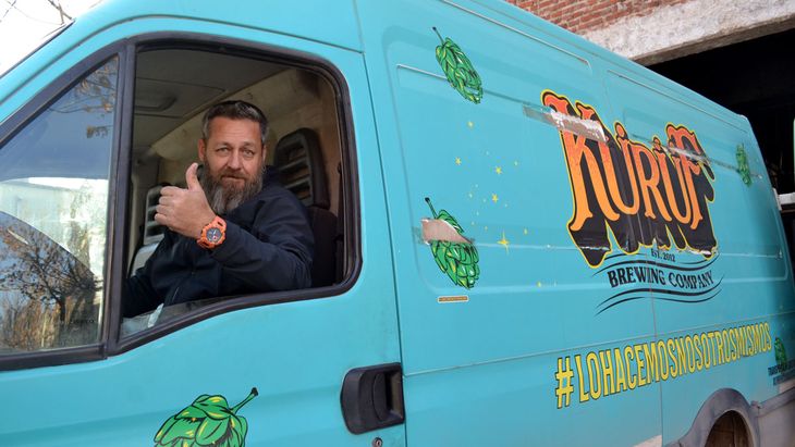 La cervecería hoy elabora unos 25.000 litros mensuales en promedio. La cervecería hoy elabora unos 25.000 litros mensuales en promedio.