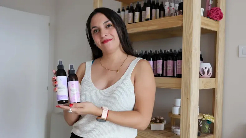 Perdió su trabajo en la pandemia y creó Florece Natural, un emprendimiento neuquino de cosmética vibracional | LM Neuquen Perdió su trabajo en la pandemia y creó Florece Natural, un emprendimiento neuquino de cosmética vibracional