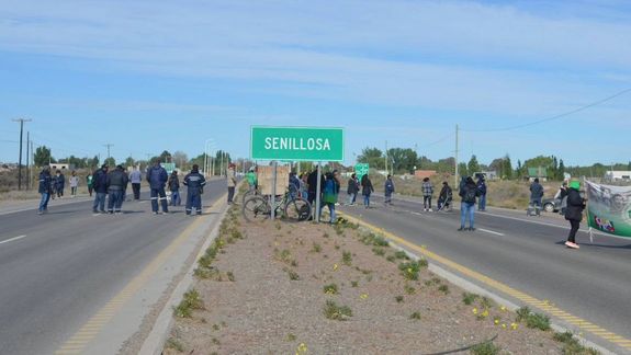 Corte de ruta de ATE en Senillosa. Foto: Seniweb.