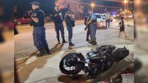 )El motociclista está grave tras sufrir el accidente. (Foto Gentileza La Voz del Neuquén