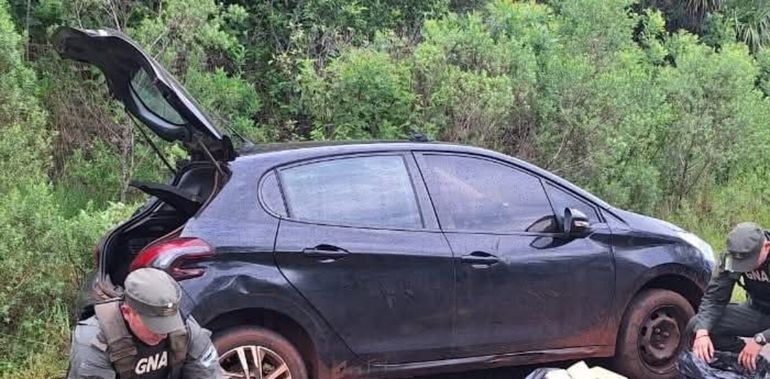 El episodio ocurrió cuando los gendarmes observaron a un vehículo que se acercaba al puesto de control