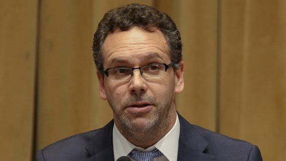 Sandleris: Ni loco compraría dólares en este momento