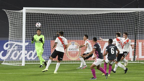 Noche épica para River con Enzo Pérez en el arco: ganó 2 a 1