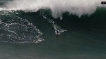 el estremecedor rescate de un surfista entre olas gigantes el estremecedor rescate de un surfista entre olas gigantes