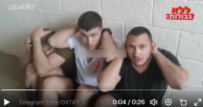 Ron Sherman junto a otros secuestrados, en un video difundido por Hamas. Ron Sherman junto a otros secuestrados, en un video difundido por Hamas.