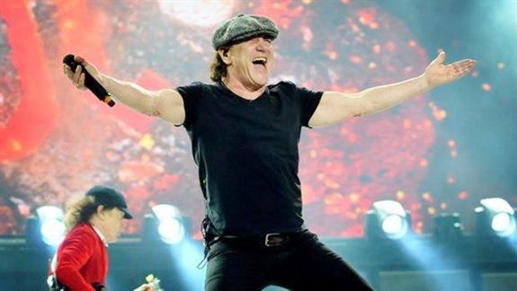 Brian Johnson reemplazó al cantante original del grupo desde 1980.