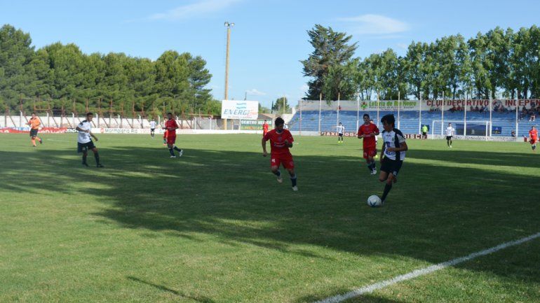 Los dos representantes neuquinos en el Federal B definen parte de su futuro hoy. Rincón sueña con la clasificación y Alianza con no descender.