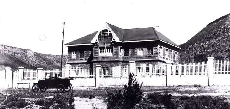 Así se veía el Chalet Huergo de Comodoro Rivadavia hace 100 años, poco después de ser construido. Así se veía el Chalet Huergo de Comodoro Rivadavia hace 100 años, poco después de ser construido.