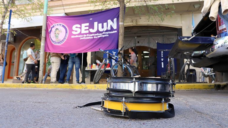 La paritaria de los judiciales se define en el Tribunal Superior de Justicia. La paritaria de los judiciales se define en el Tribunal Superior de Justicia.