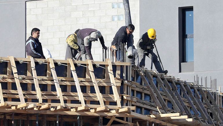 Los empleados de la construcción tendrán un aumento superior al 6% en los próximos tres meses. Los empleados de la construcción tendrán un aumento superior al 6% en los próximos tres meses.