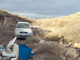 Un auto robado en Senillosa fue encontrado en un cañadón de Centenario
