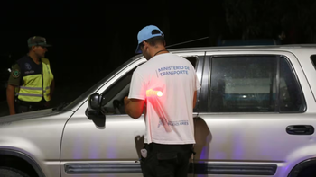 Su explicación fue descartada por los equipos técnicos, le retuvieron el auto, le sacaron la licencia y le aplicaron una multa. Su explicación fue descartada por los equipos técnicos, le retuvieron el auto, le sacaron la licencia y le aplicaron una multa.