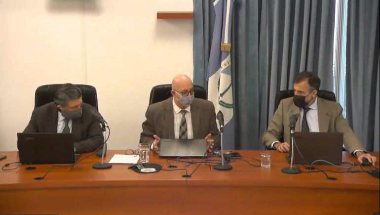 El tribunal integrado por los jueces Cristian Piana, Mauricio Zabala y Fernando Zvilling, deberá resolver si Ricardo Fuentes es el culpable del homicidio del artesano Esteban Bertotto. 