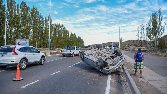 Volcó en Ruta 7 y personal del SIEN denunció falta de ambulancias