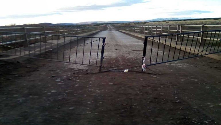 En El Cholar le cierran las tranqueras al virus