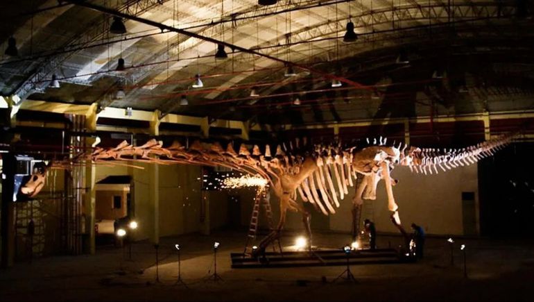 El museo MEF de Trelew, y el dinosaurio más grande del mundo. El museo MEF de Trelew, y el dinosaurio más grande del mundo.