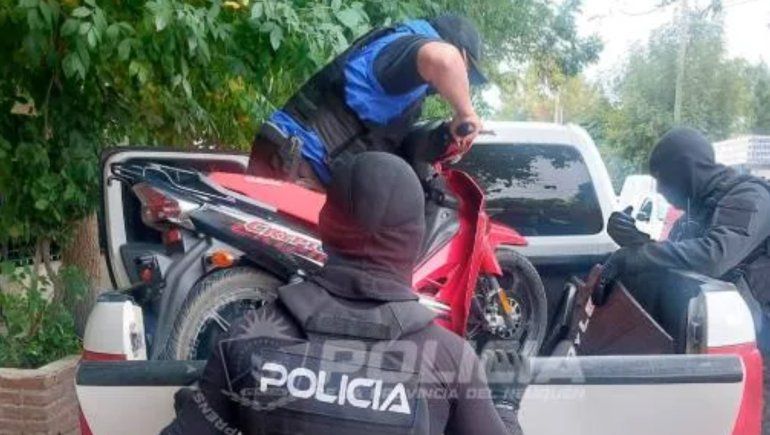 Los allanamientos que se realizan a diario también favorecen el hallazgo de motos robadas. Los allanamientos que se realizan a diario también favorecen el hallazgo de motos robadas.