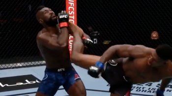 La patada giratoria, un nocaut increíble. La patada giratoria, un nocaut increíble.