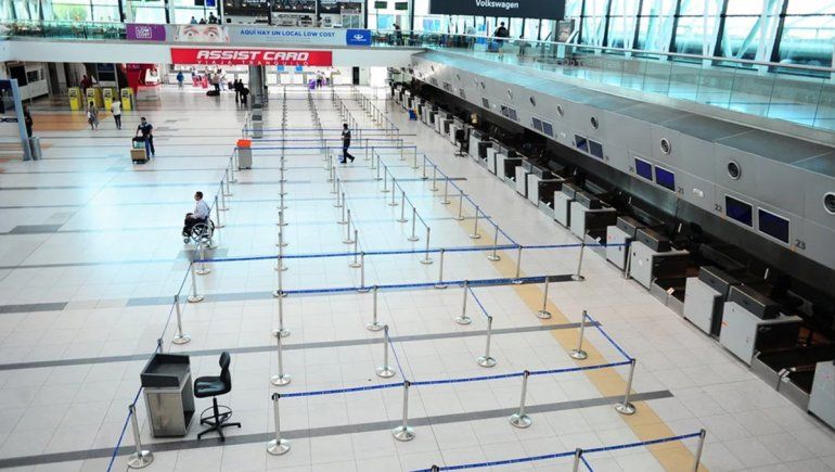 Ezeiza: detuvieron a tres empleados del aeropuerto por robar pertenencias de un pasajero