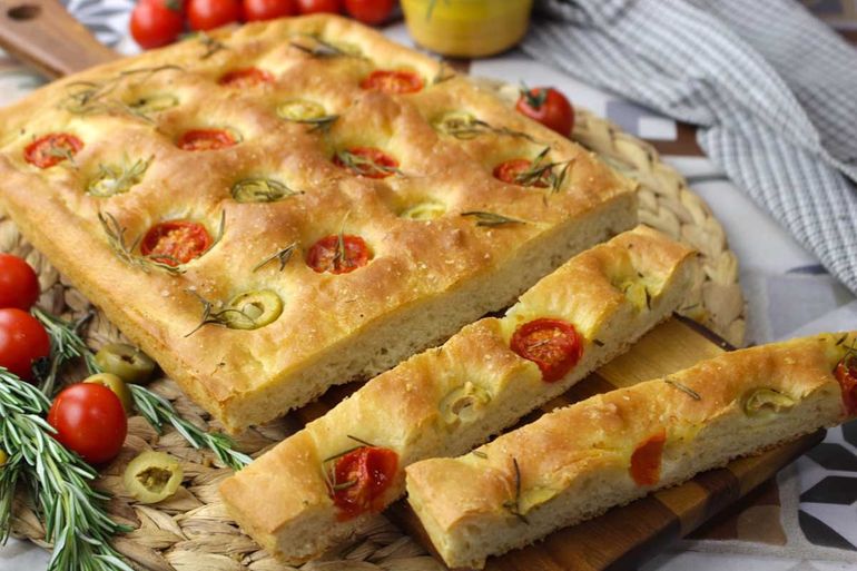 Focaccia esponjosa y crocante. Focaccia esponjosa y crocante.