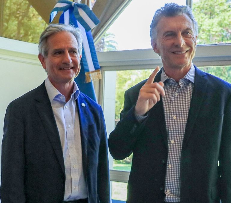 Ibarra y Macri le pidieron a Riquelme que quite a los 13.000 socios del padrón y aceptan realizar las elecciones. Ibarra y Macri le pidieron a Riquelme que quite a los 13.000 socios del padrón y aceptan realizar las elecciones.