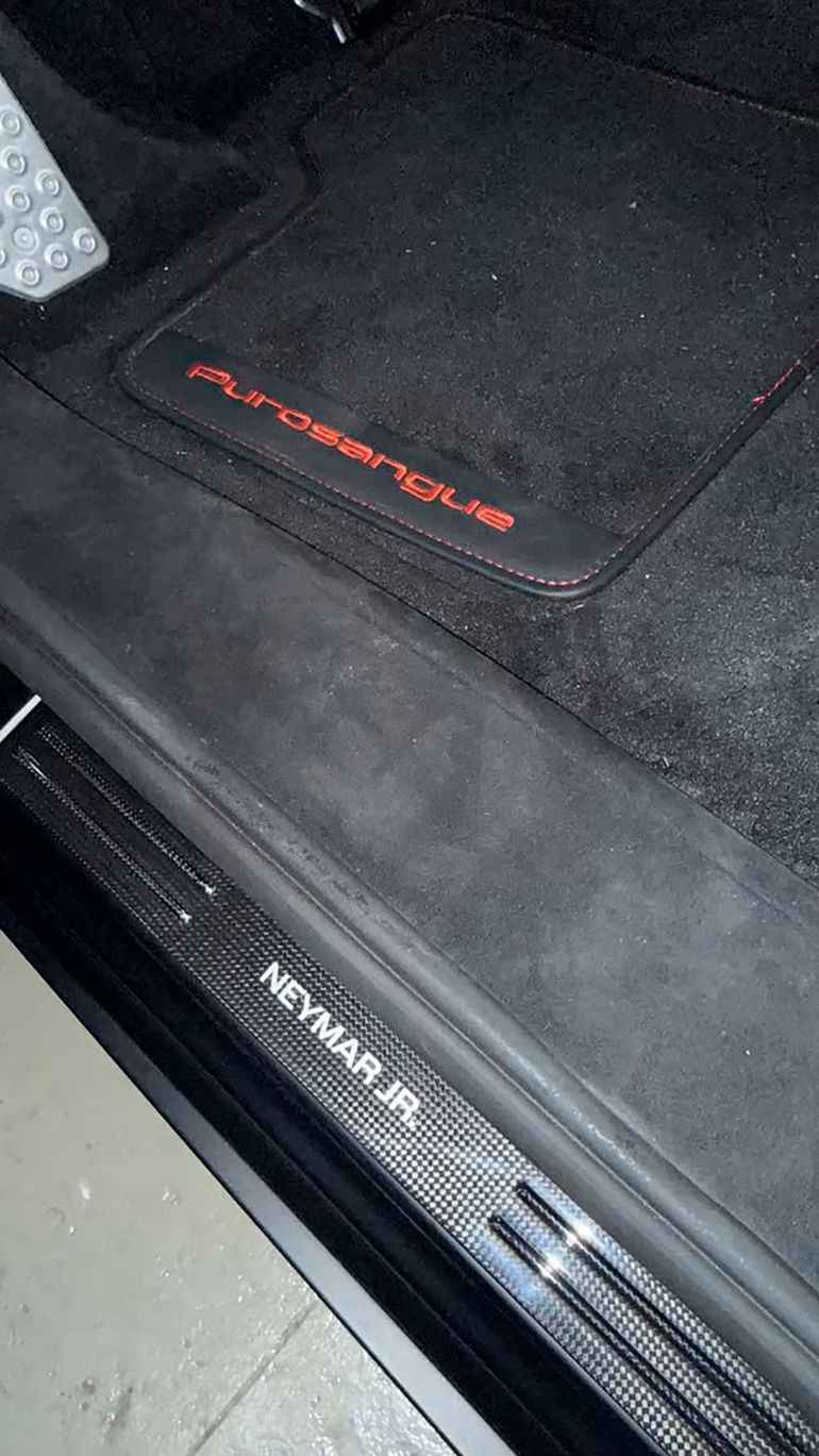 El detalle personalizado de la nueva Ferrari de Neymar. El detalle personalizado de la nueva Ferrari de Neymar.