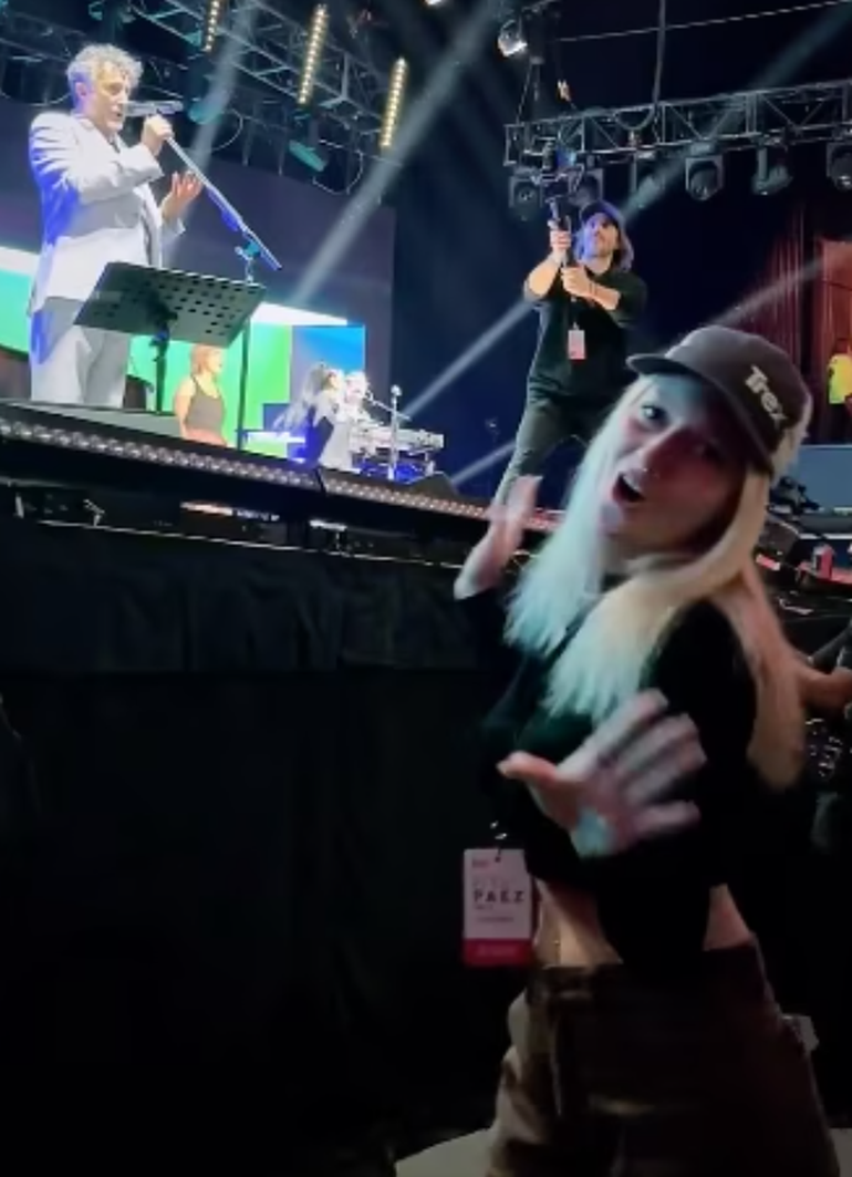 Margarita es fanática de la música de su padre y sigue sus pasos. A los 5 años aprendió a tocar el piano.