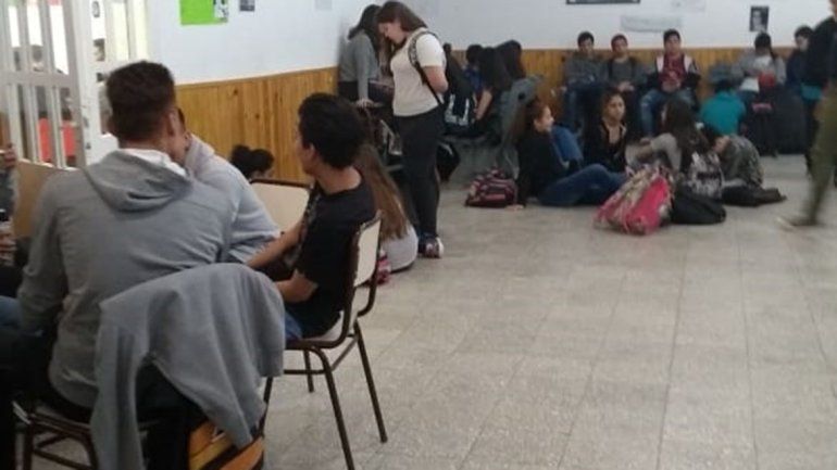 El bibliotecario de la EPET 9 se irá a trabajar al CPE