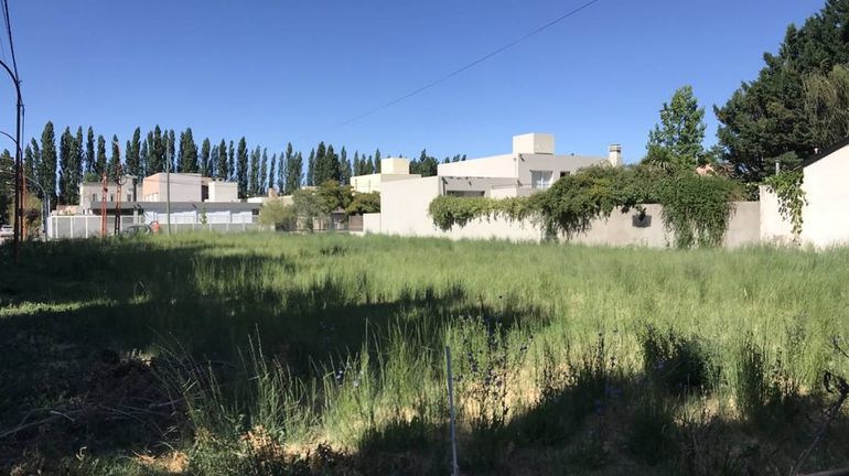 El hombre ofrecía seis lotes como propios ubicados en la calle Yrigoyen de Cipolletti. 