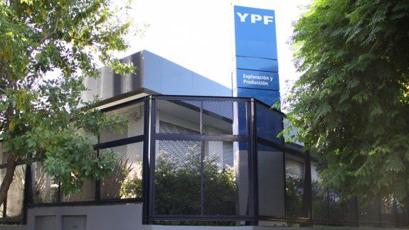 El arco kirchnerista y sindical irá hoy a la sede de la petrolera.