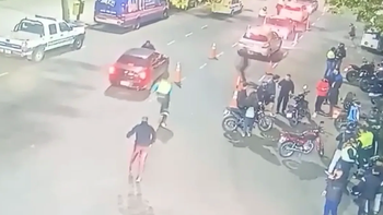 la plata: choco y arrastro a un inspector de transito para evitar control vial la plata: choco y arrastro a un inspector de transito para evitar control vial