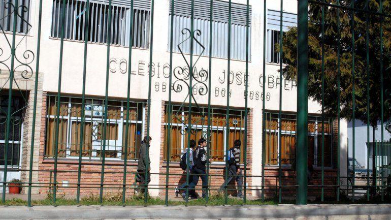 La chica fue interceptada por un auto cuando iba camino a su colegio.