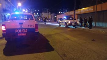 El ataque fue en la esquina de Araucaria y Rivadavia, en Comodoro Rivadavia, cerca de las 11 de la noche. El ataque fue en la esquina de Araucaria y Rivadavia, en Comodoro Rivadavia, cerca de las 11 de la noche.