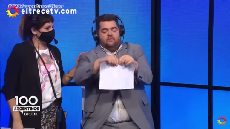 Enfurecido, Barassi rompió su contrato en pleno programa