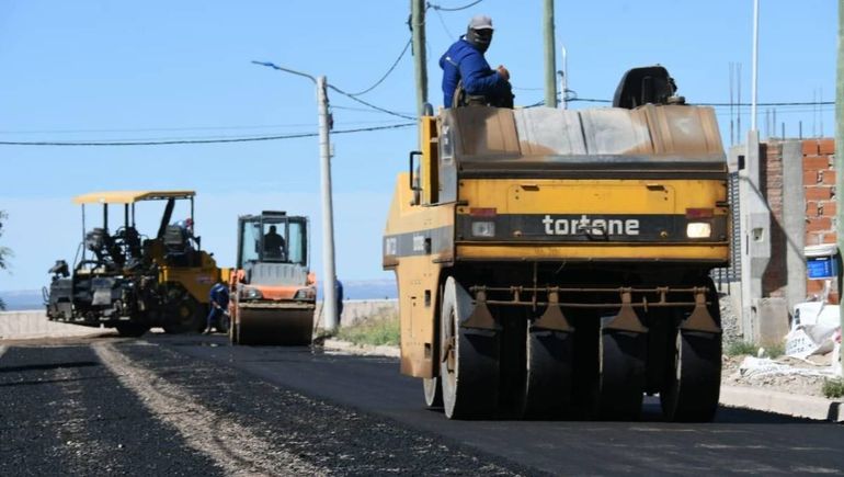 Neuquén ejecuta pluviales y completa el asfalto en Islas Malvinas