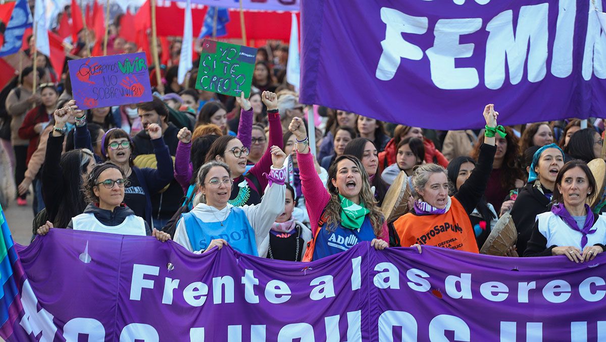 En 25 fotos: Neuquén marchó en el 10° aniversario del Ni una menos